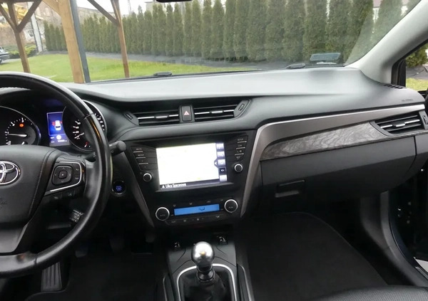 Toyota Avensis cena 64000 przebieg: 110000, rok produkcji 2016 z Bobowa małe 121